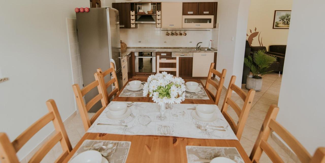 Villa Daisy Tar-Vabriga Extérieur photo
