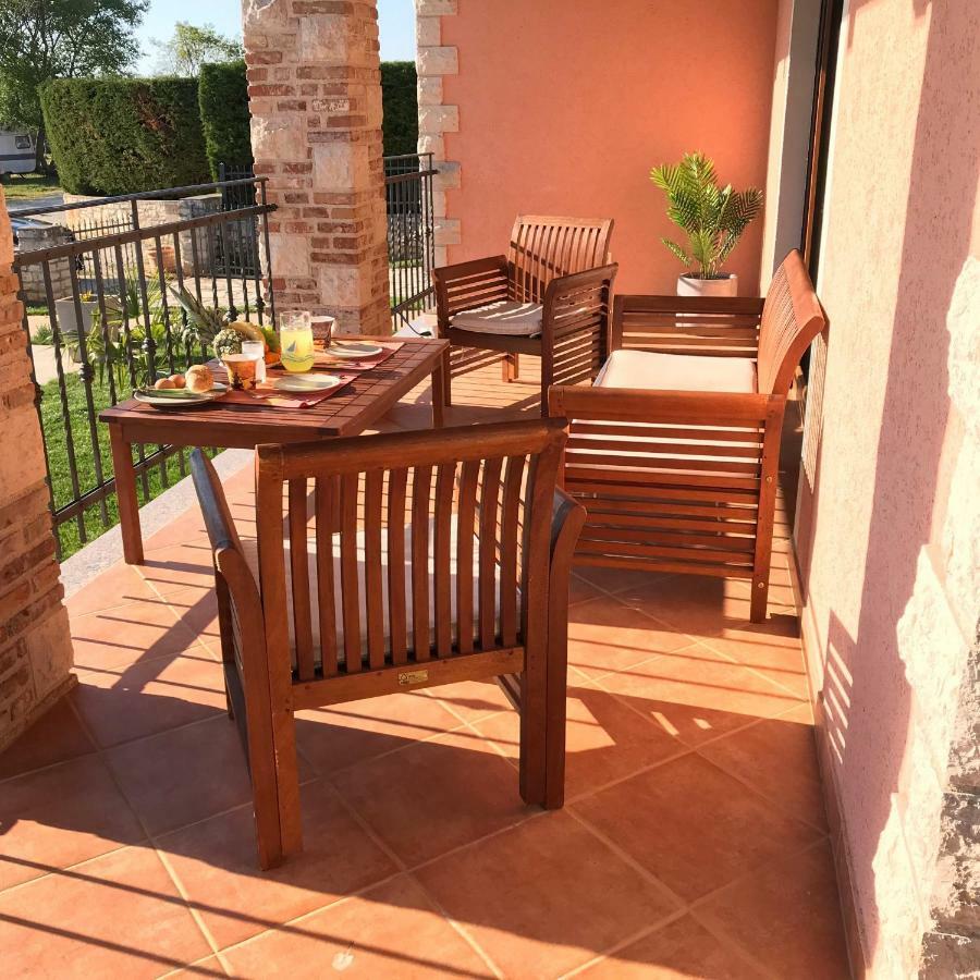 Villa Daisy Tar-Vabriga Extérieur photo