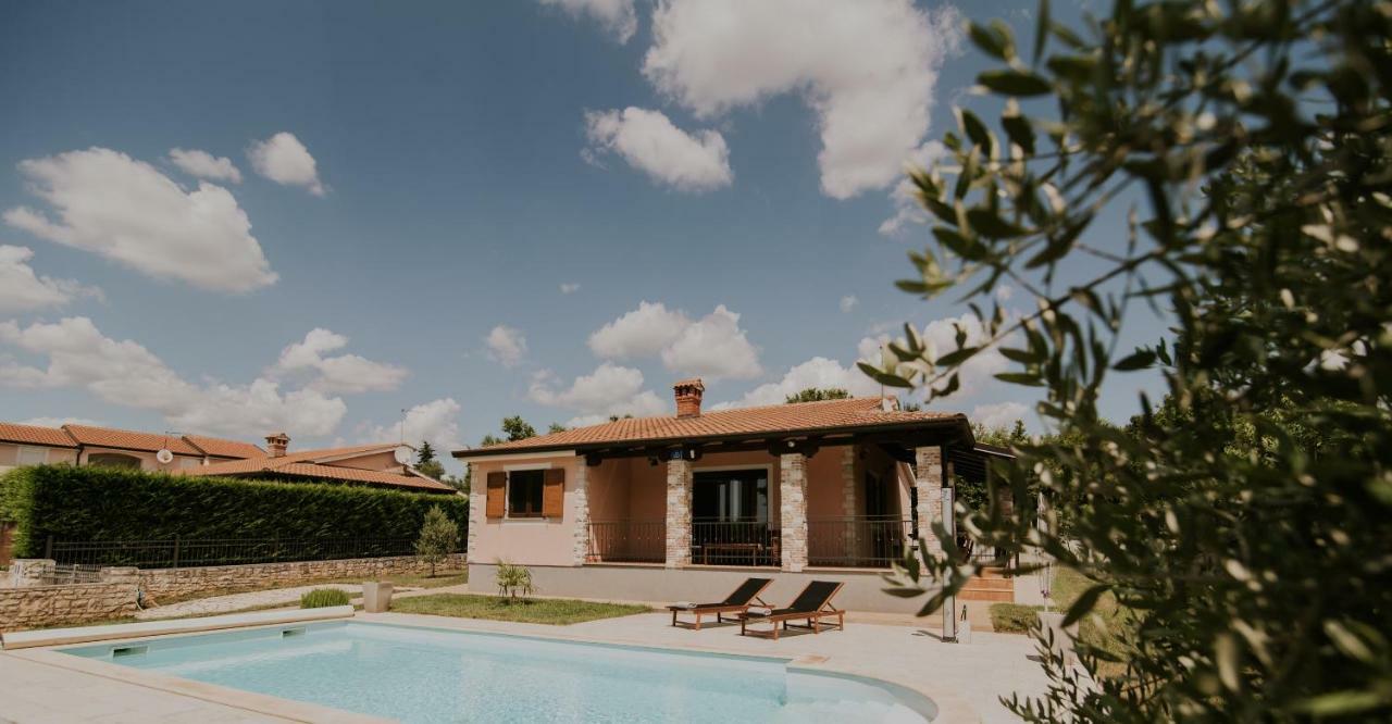 Villa Daisy Tar-Vabriga Extérieur photo