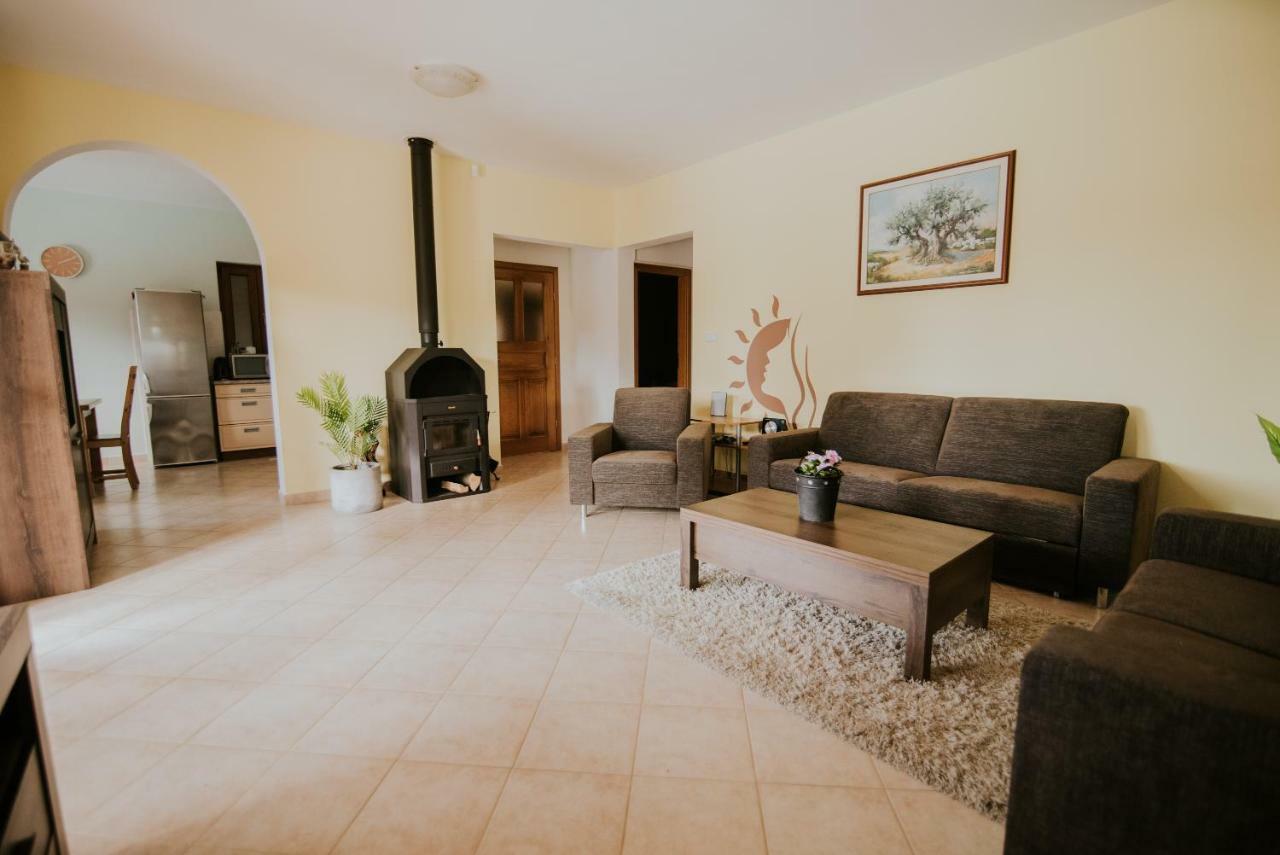 Villa Daisy Tar-Vabriga Extérieur photo